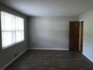 Building Photo - 3013 Pinewood Dr