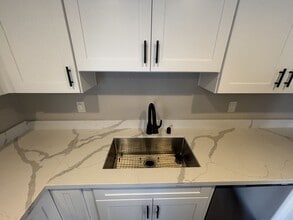 QUARTZ COUNTERS - Riverstone