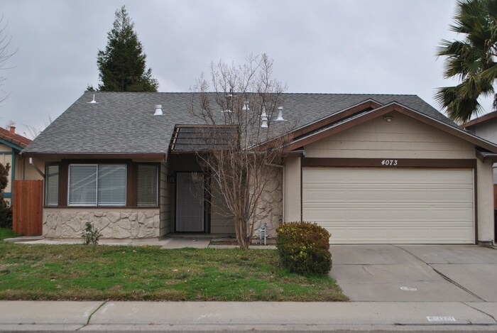 Primary Photo - 4073 N Country Dr
