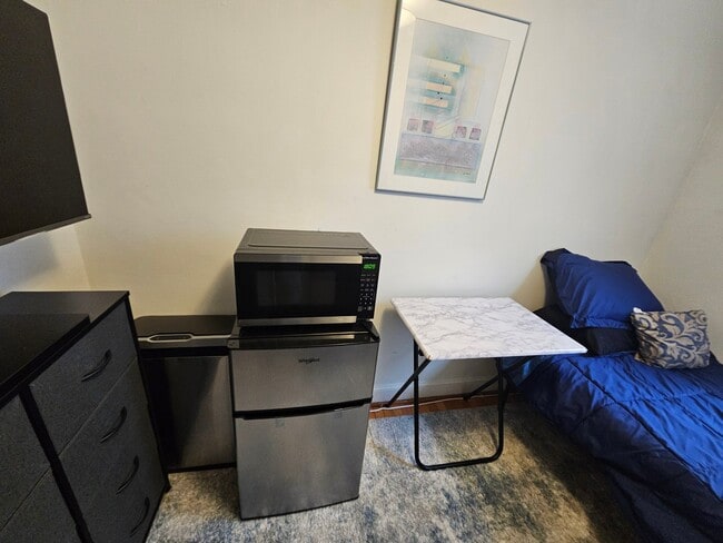 Building Photo - 4936 W Hills Rd