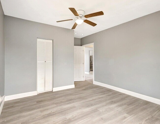 Foto del edificio - 3708 Roseland Dr