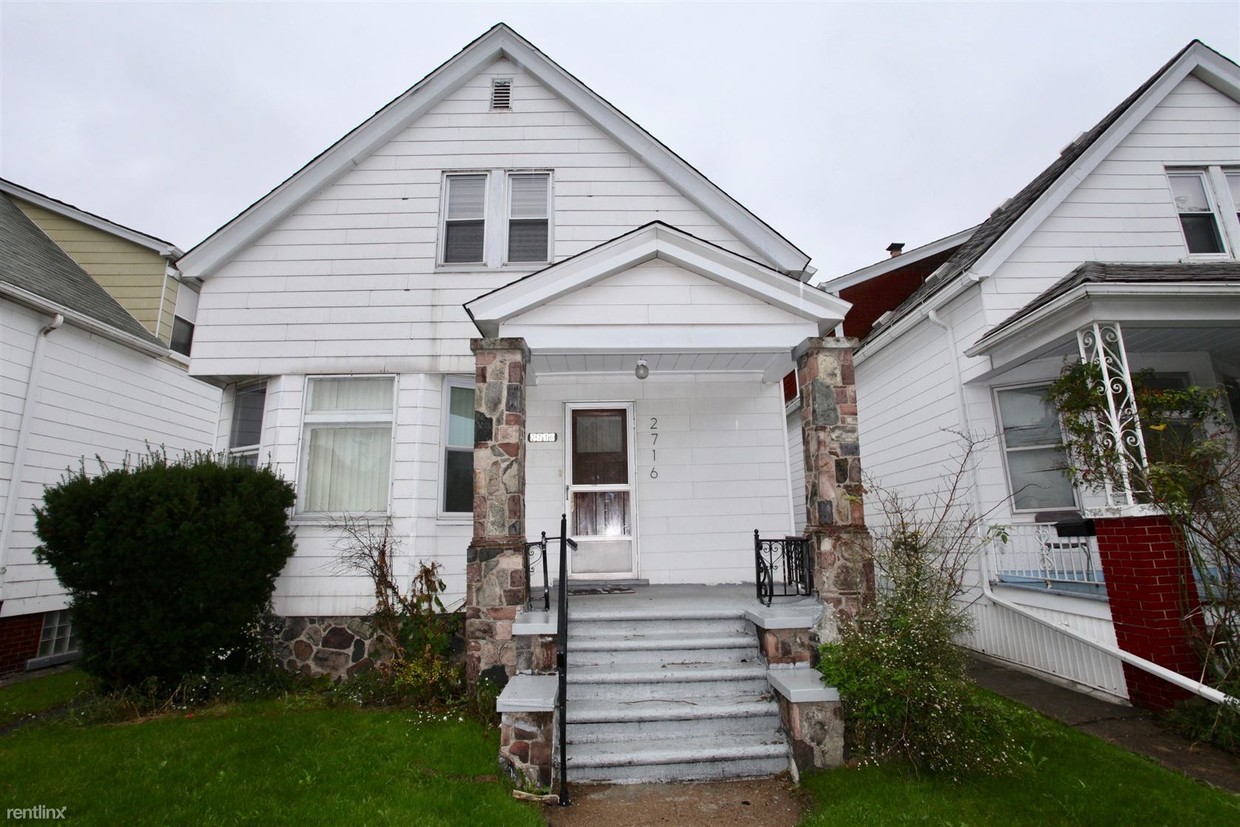 Primary Photo - 2716 Belmont St
