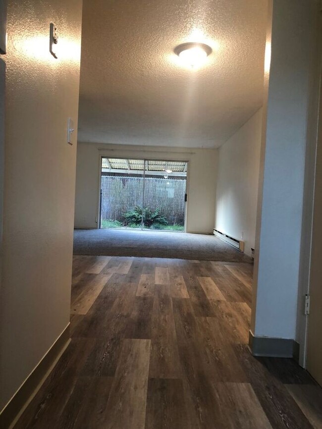 Foto del edificio - 543 N Cedar St