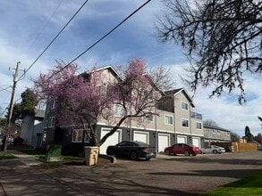 Building Photo - 2603 SW Pickford St