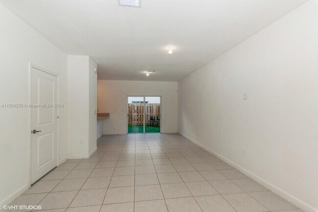 Foto del edificio - 2675 SE 12th St