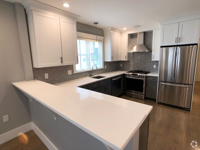 Building Photo - 88 Rossmore Rd