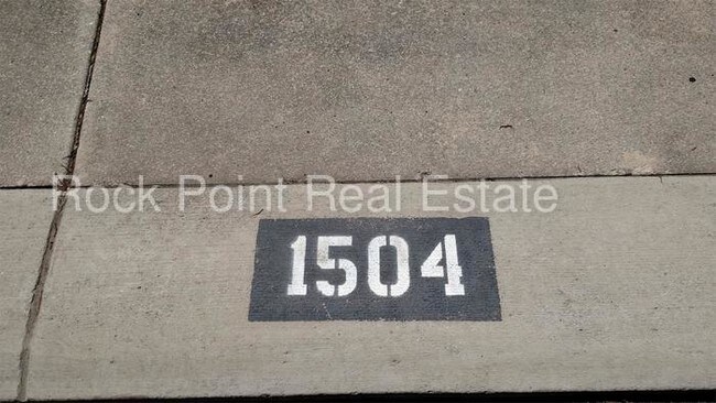 Building Photo - Spectacular Town Home Condo on North Shore