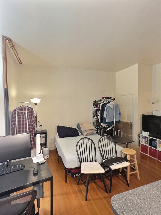 22 Garrison Rd Unit 3F, Brookline, MA 02445 Apartments in Brookline