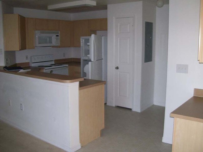 Building Photo - 2000 Erving Cir