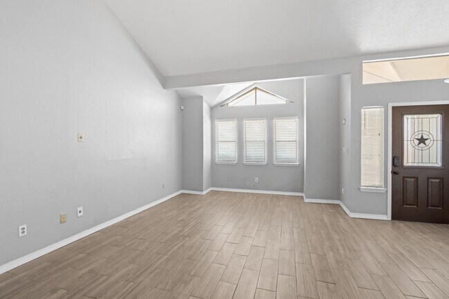 Foto del edificio - 10901 Highwood Way