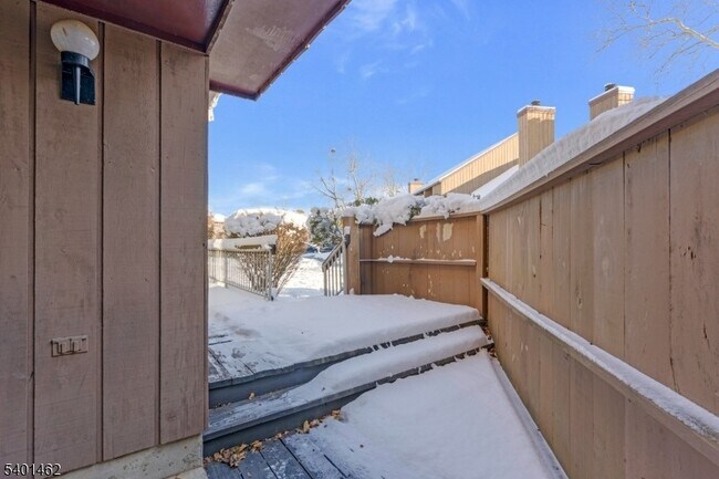 Foto del edificio - 117 Bluebird Dr