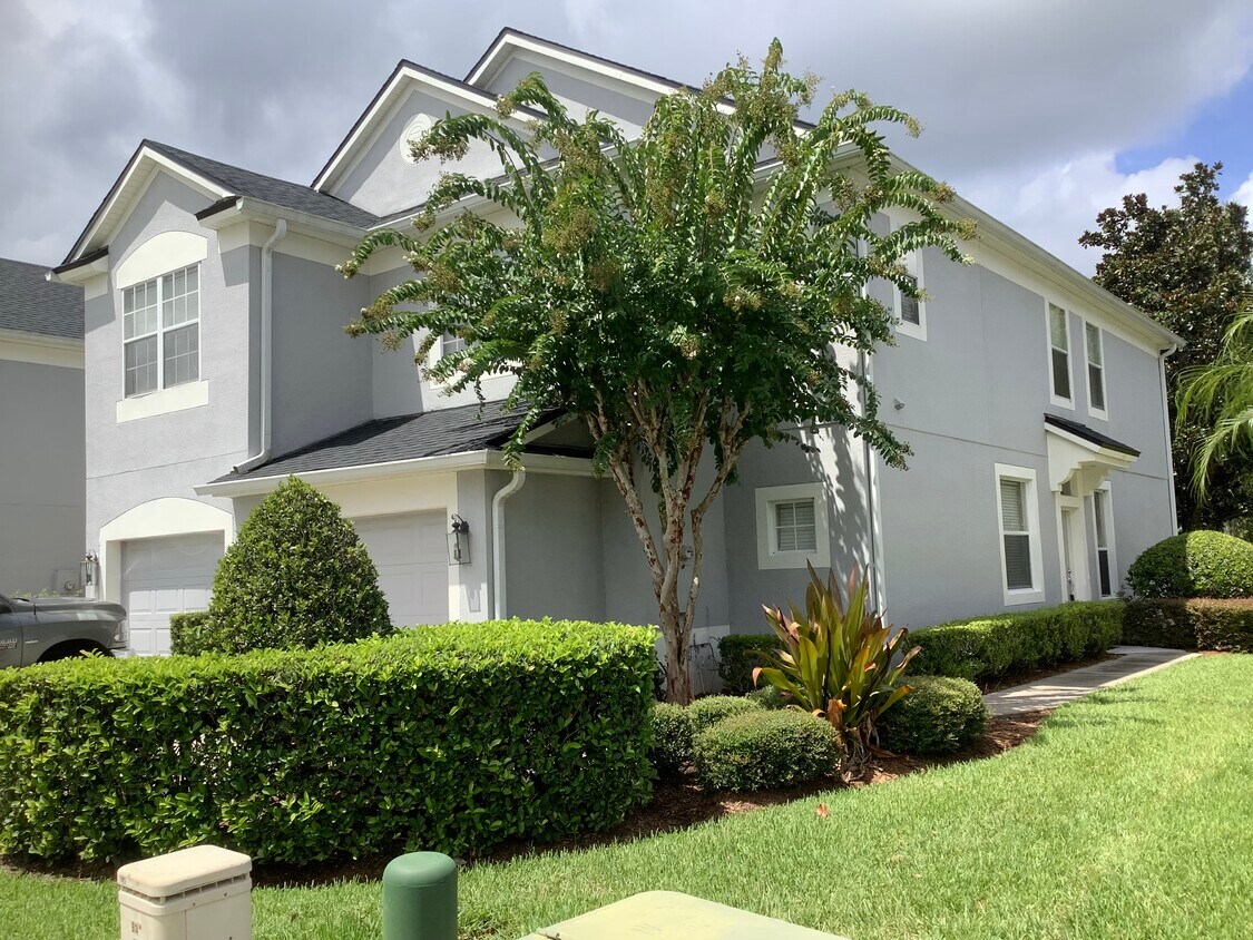 Foto del edificio - 940 Rock Harbor Ave