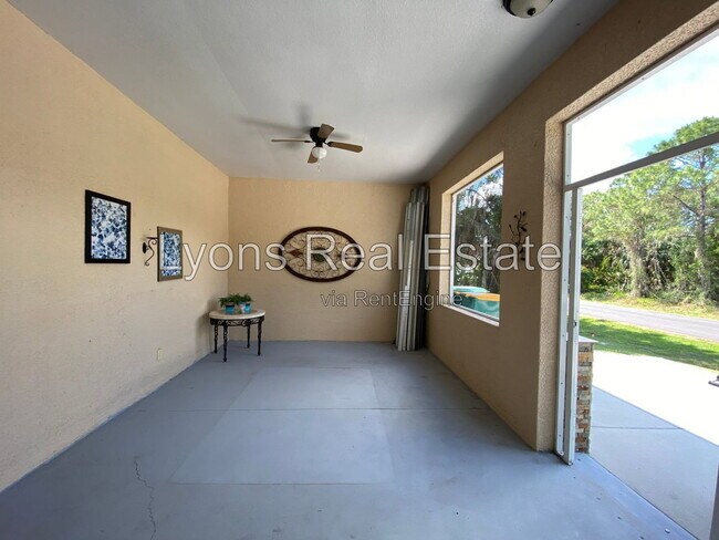 Foto del edificio - 324 Lomond Dr
