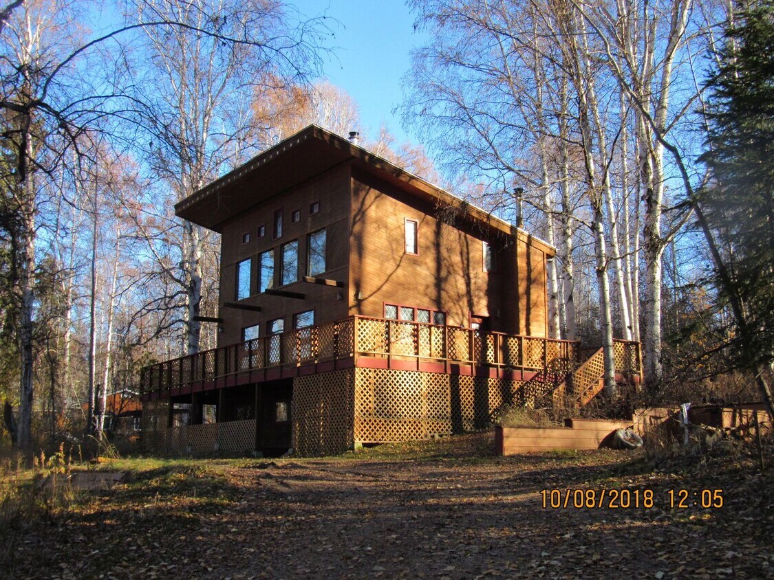 Primary Photo - Beautiful tri-level home in Fairbanks for ...