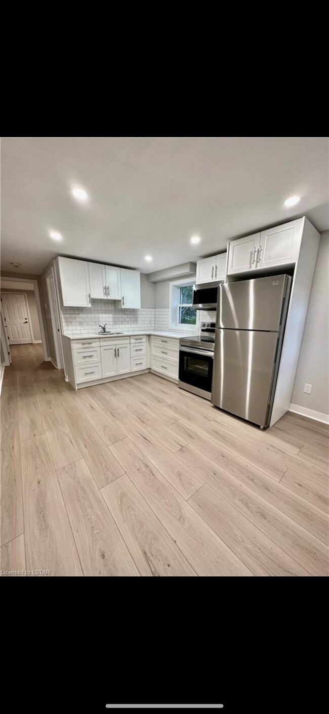 Building Photo - 364 Wharncliffe Rd S