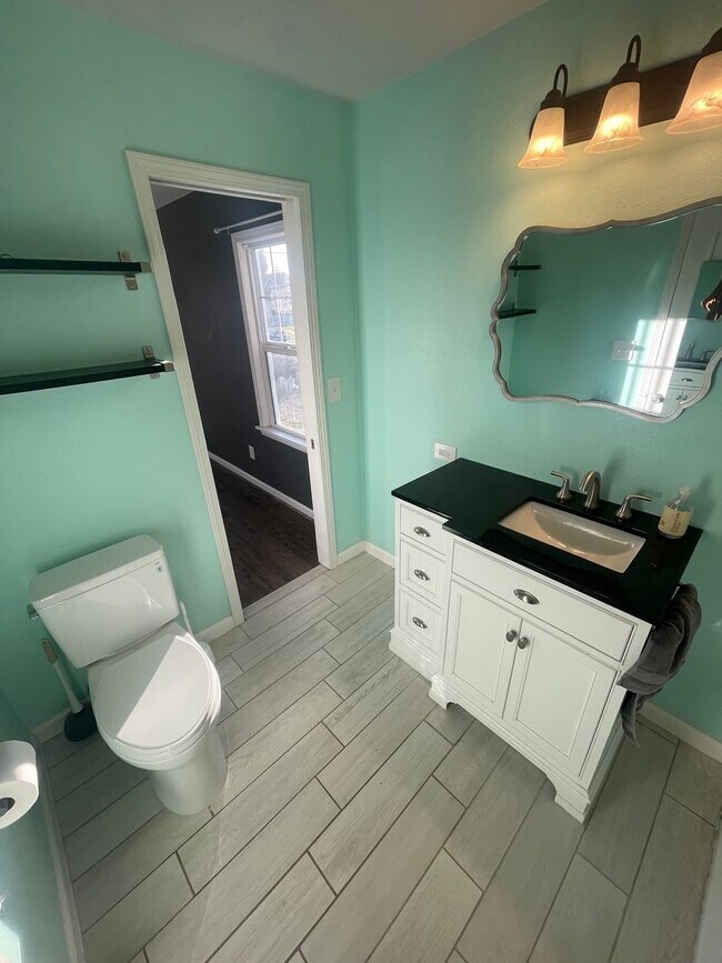 Foto del edificio - Large 2 Bedroom with Basement!