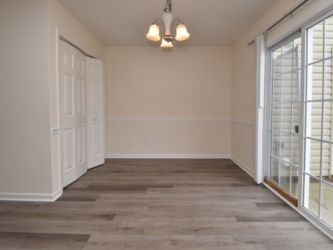 Building Photo - Charming 3-Bedroom Townhome in Prime Winst...