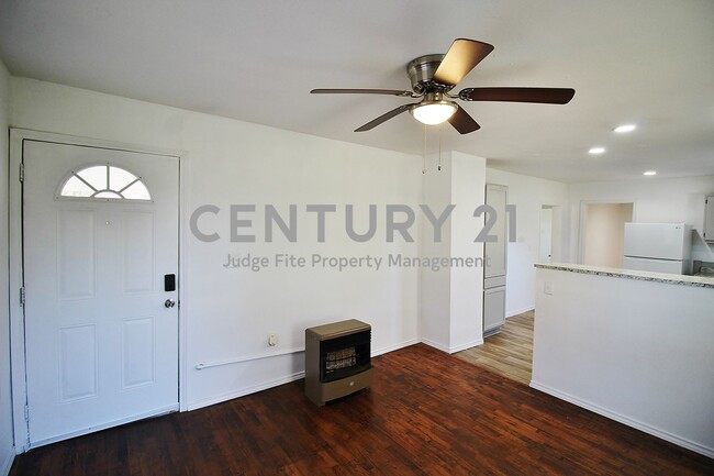 Foto del edificio - Vintage 3/2 in Terrell For Rent!