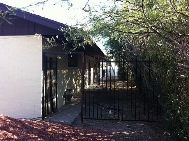 Building Photo - 801 E Puget Ave