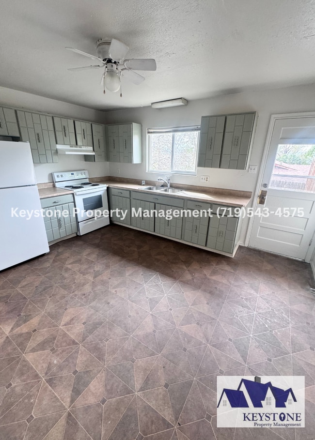 Building Photo - Charming Duplex in Pueblo West – Comfortable & Convenient Living $1300/$1300