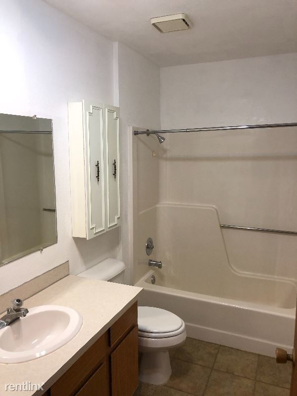 Building Photo - 2 br, 1 bath Apartment - 332 Westchester Sq N