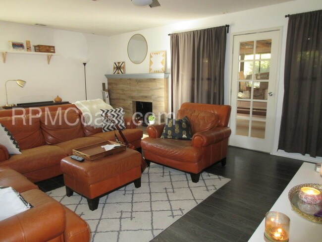 Building Photo - 3 bed 2 ba - SFR Near Centennial Park