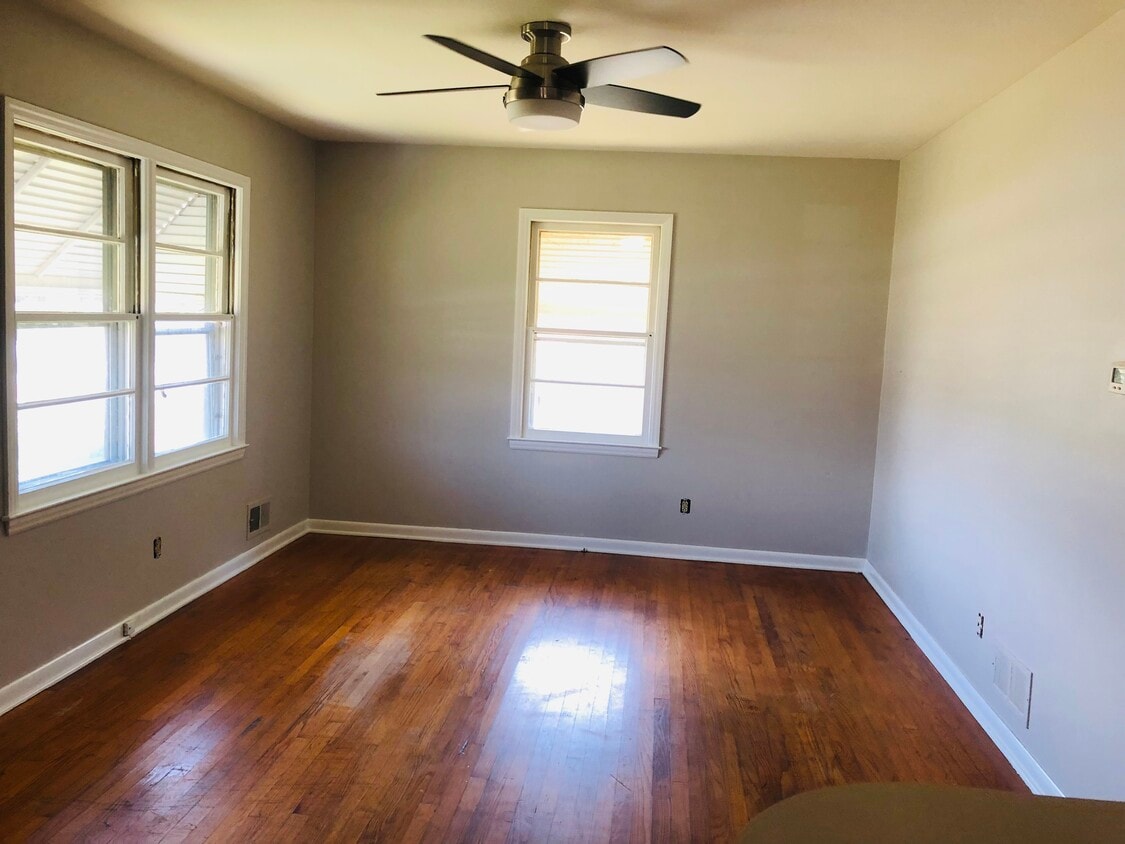 Sala de estar - 8897 Asheville Hwy