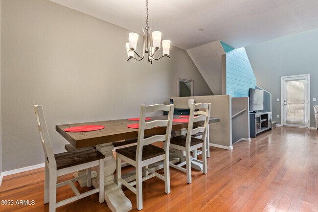 Foto del edificio - 2150 W Alameda Rd