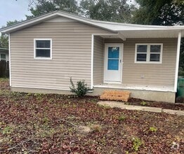 Building Photo - 419 Little John Rd
