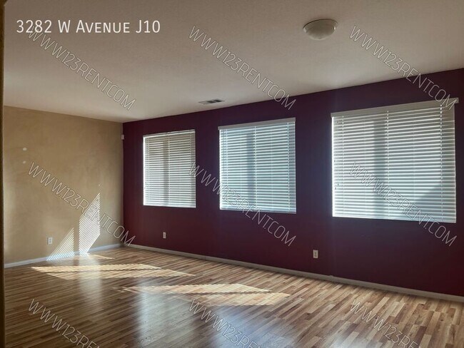 Foto del edificio - 3282 W Ave J 10