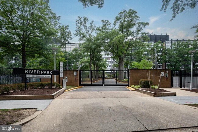 Foto del edificio - 1301 Delaware Ave SW