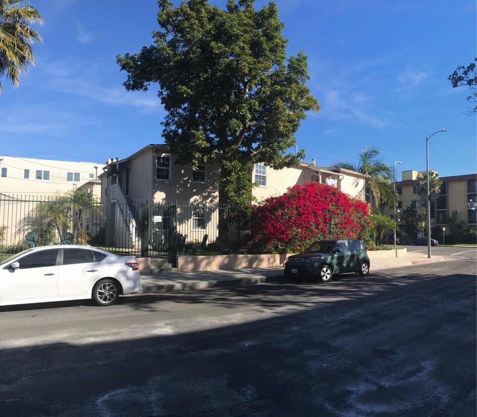 5011 Laurel Canyon Blvd, Los Angeles, CA 91607 Apartments in Los