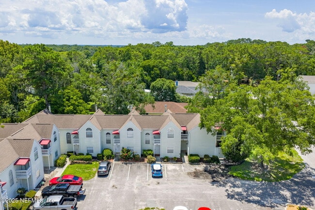 Building Photo - 2300 Twelve Oaks Dr