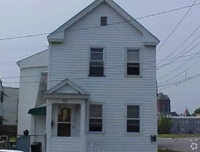 Building Photo - 408 24th St