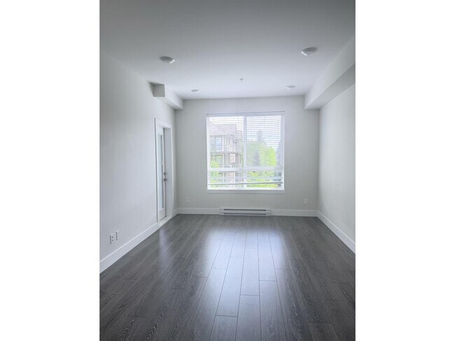 Photo du bâtiment - 15351-15101 101 Ave