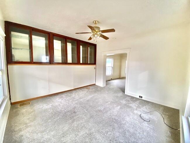 Building Photo - 3034 Glenway Ave