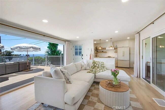 Foto del edificio - 1445 Bluebird Canyon Dr
