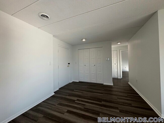 Foto del edificio - 53 Hill Rd