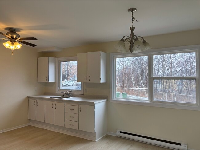 Building Photo - 19 Crystal Dr