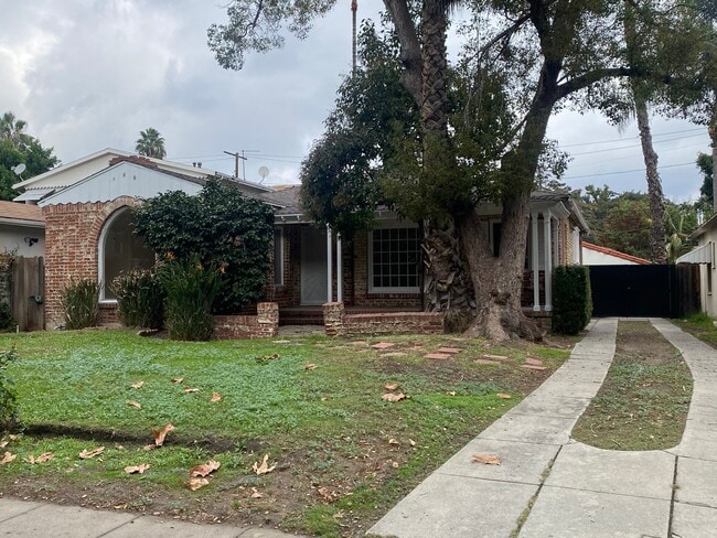 Building Photo - 11147 La Maida St