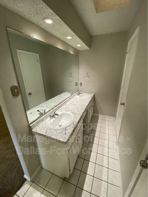 Building Photo - 7232 Timberidge Dr