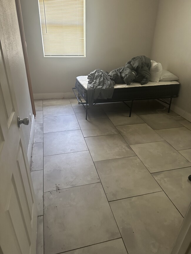 Building Photo - 1245 W 30th St