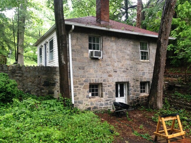 Parte trasera de la cabaña - 2948 Albemarle St NW