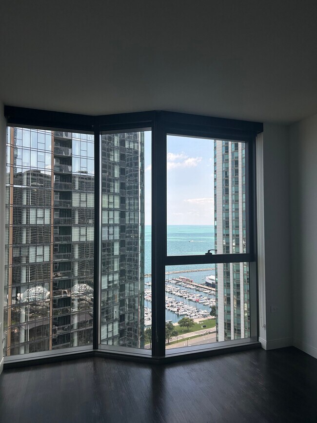 Building Photo - 458 E Waterside Dr