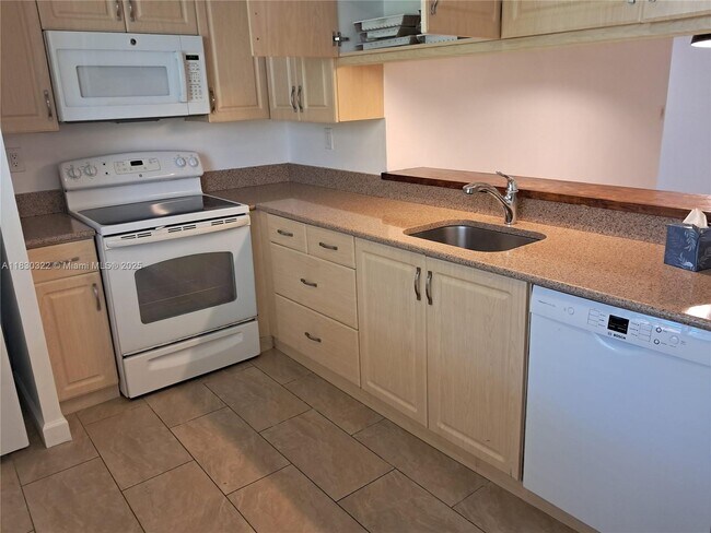 Building Photo - 3559 Magellan Cir