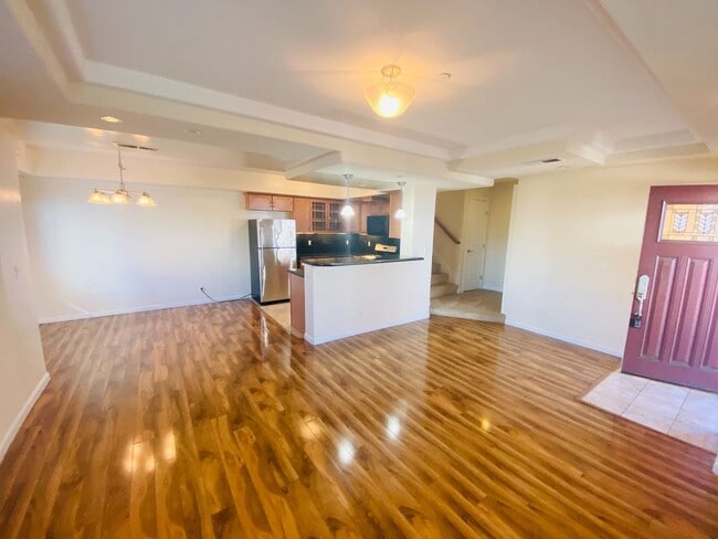 Building Photo - Beautiful Townhome in Downtown San Jose.  ...