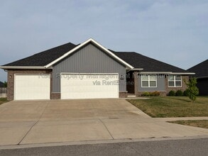 Building Photo - 749 E Penzance Cir