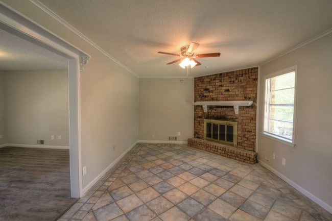 Building Photo - 6038 Raintree Dr