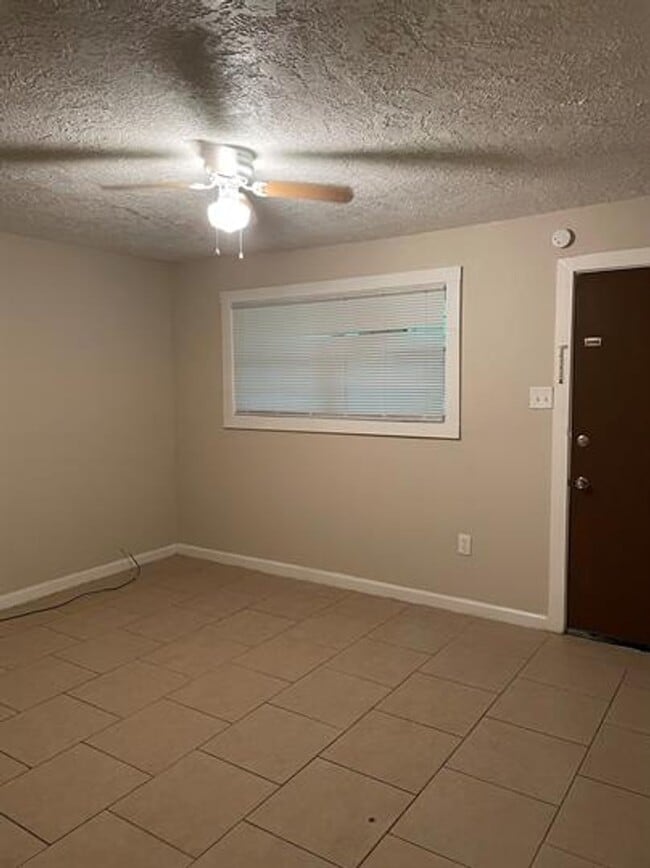 Building Photo - Duplex for Rent
