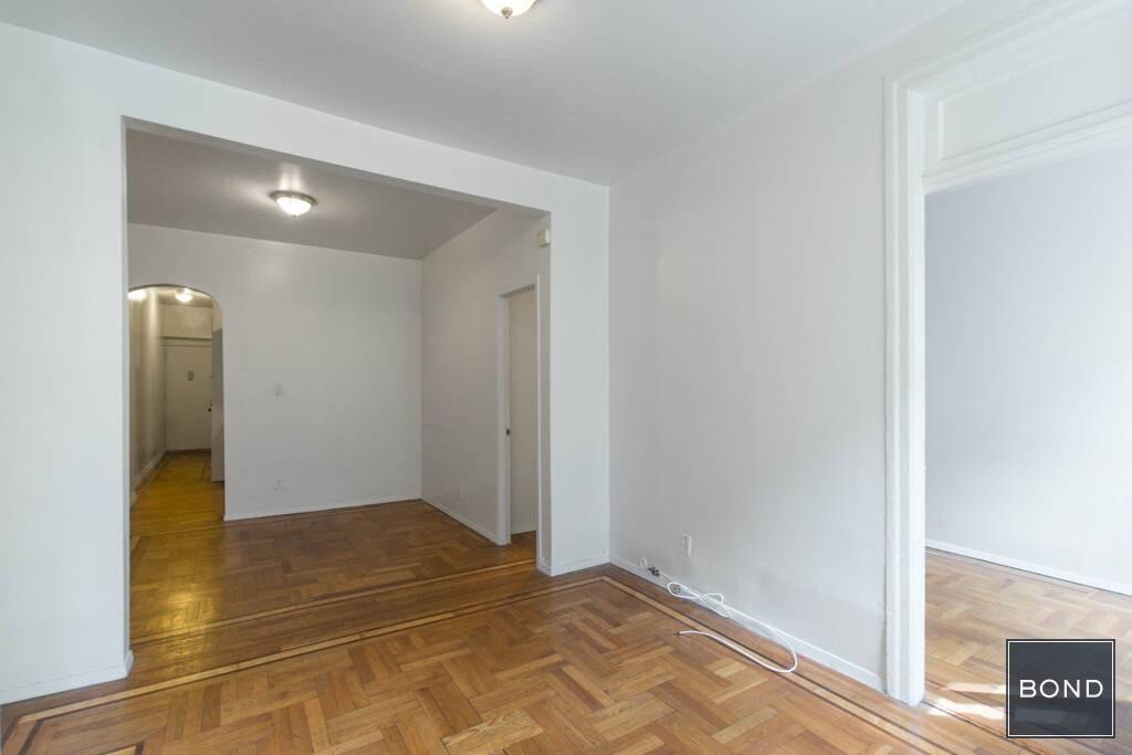 Building Photo - 304 E 77th St